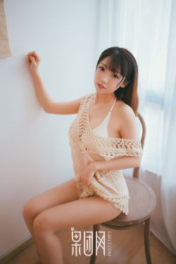 白嫩丰满大乳美女